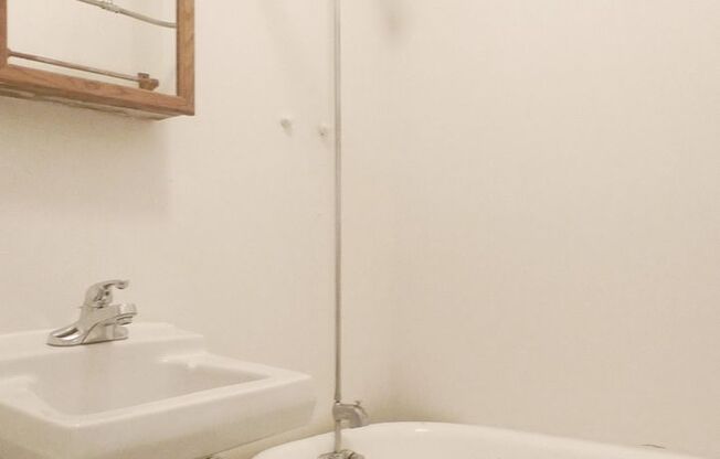 1 bed, 1 bath, 410 sqft, $930, Unit 10 - 205