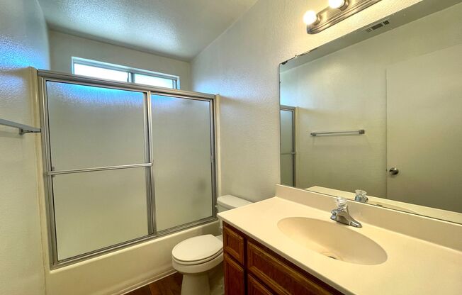 2 beds, 1.5 baths, 850 sqft, $2,100, Unit Unit B