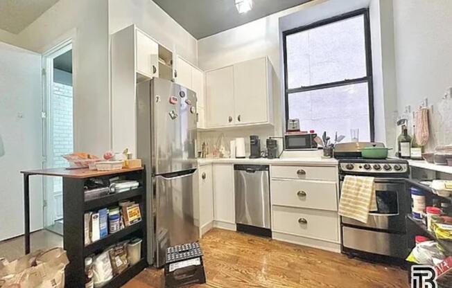 3 beds, 1 bath, $5,200, Unit 1