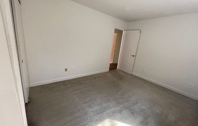 2 beds, 1 bath, $1,425, Unit 107