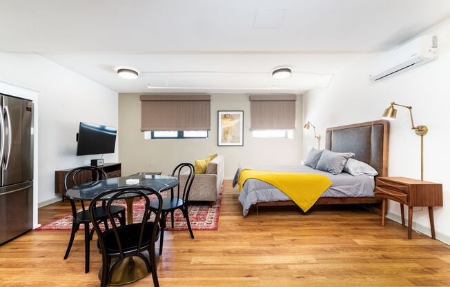 Studio, 1 bath, 300 sqft, $1,900, Unit Garden 1FL