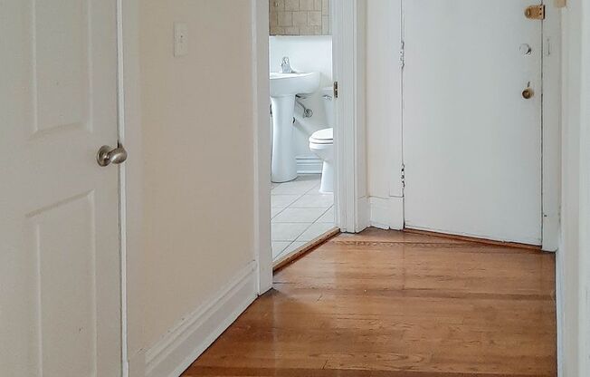 2 beds, 1 bath, 819 sqft, $3,350, Unit 2876-3