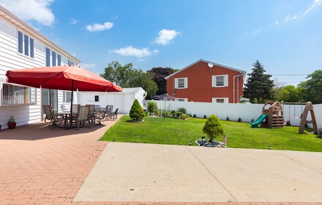 19 SWAN AVE