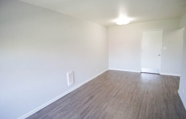 John's Landing: Mid-Century Studio w/ Walk-Through Closet!