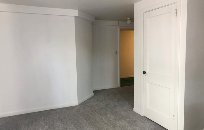 Studio, 1 bath, 300 sqft, $1,250, Unit Unit 104