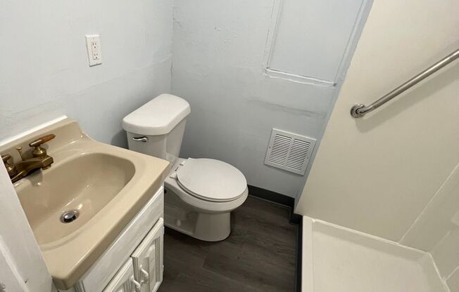 2 beds, 1 bath, $900