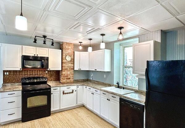 3021 GRAYLAND AVE