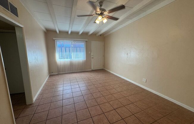 Charming 2-Bed, 1-Bath Apartment in Prime Location – Perfect for Cozy Living!