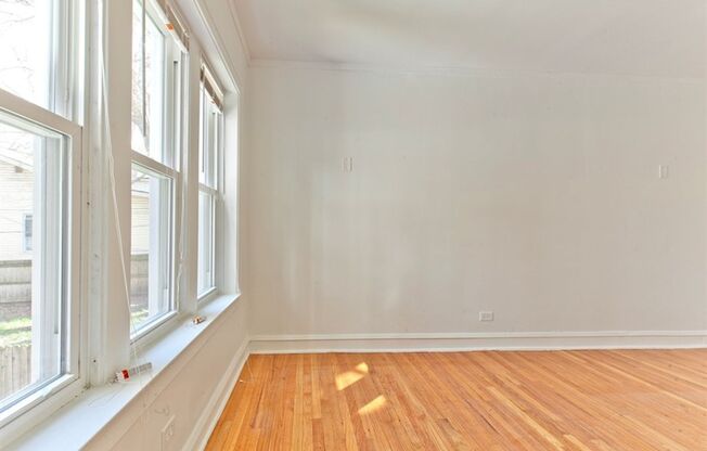 11932 S Stewart