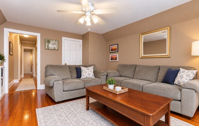 1 bed, 1 bath, 925 sqft, $2,050, Unit 3
