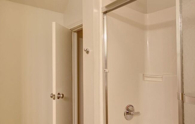 3 beds, 2 baths, 1,850 sqft, $2,275