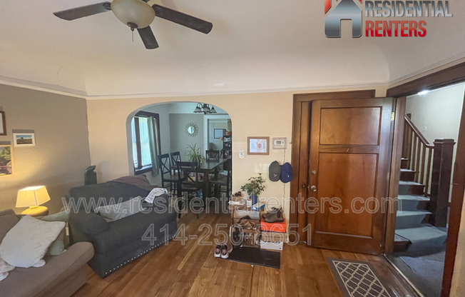 3047 S HOWELL AVE