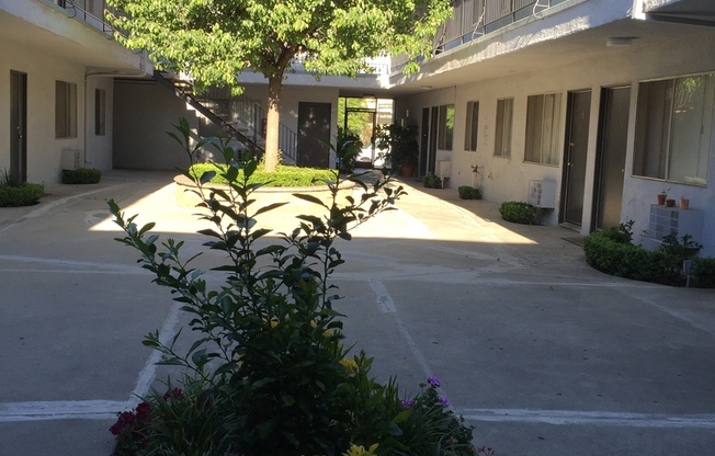 8741 Lanai - Sam Konugres