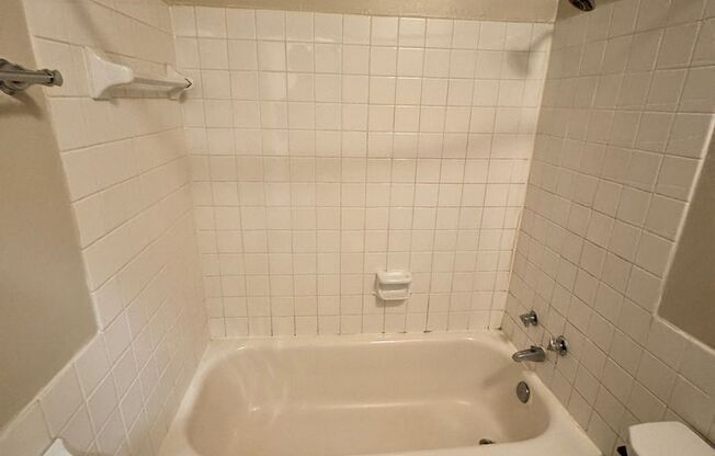 Studio, 1 bath, 400 sqft, $770, Unit Unit 106