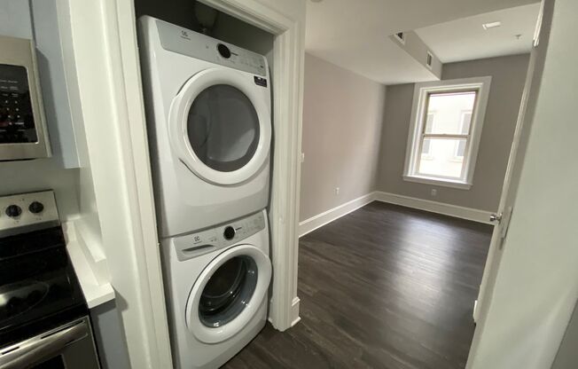 2 beds, 2 baths, 912 sqft, $1,822, Unit 304