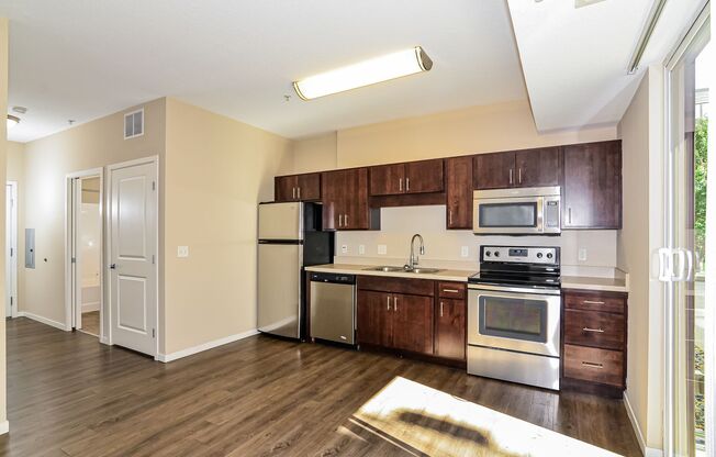 Studio, 1 bath, 555 sqft, $1,499, Unit 136