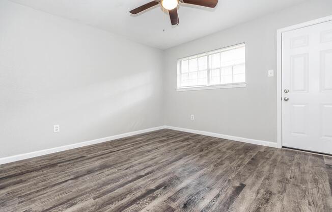 2 beds, 1 bath, 840 sqft, $960