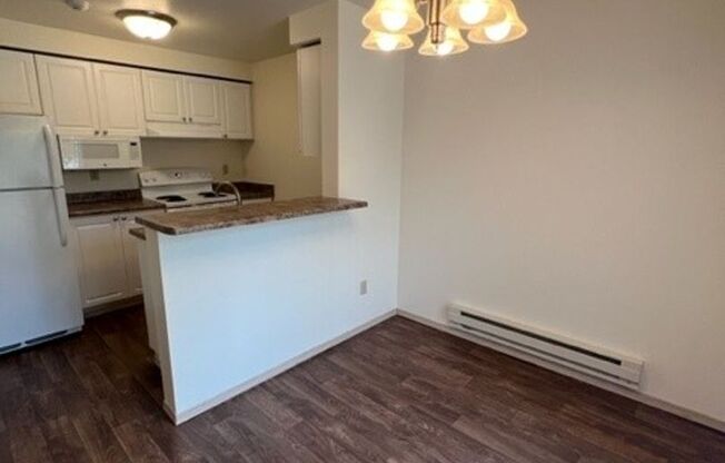 3 beds, 2 baths, 1,132 sqft, $1,990, Unit 123