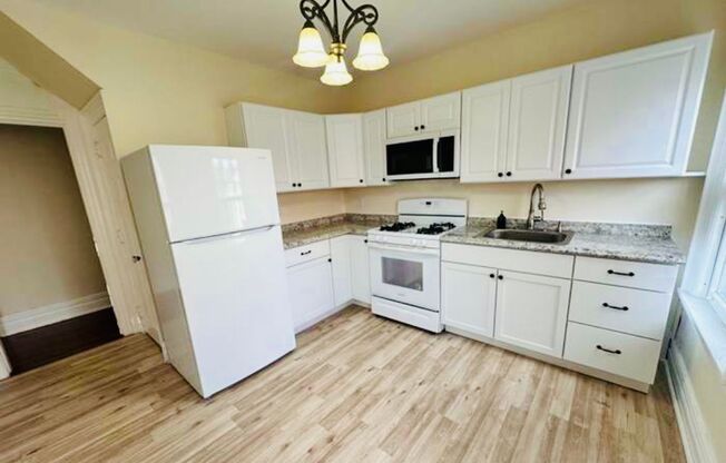 3 beds, 1 bath, $1,545, Unit 2S