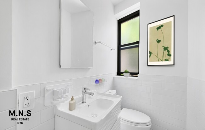 2 beds, 1 bath, $4,700, Unit 12