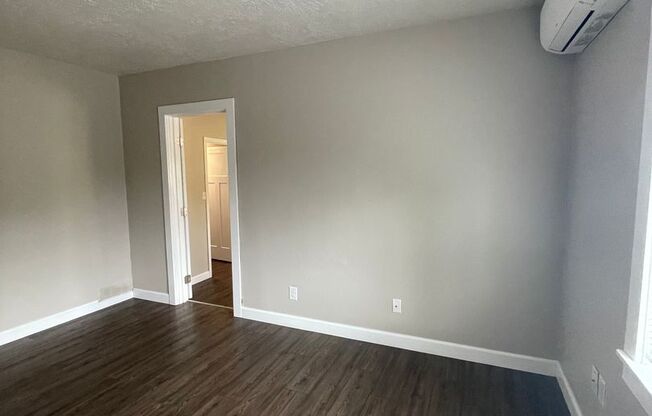 2 beds, 1 bath, 706 sqft, $1,300, Unit Coll140