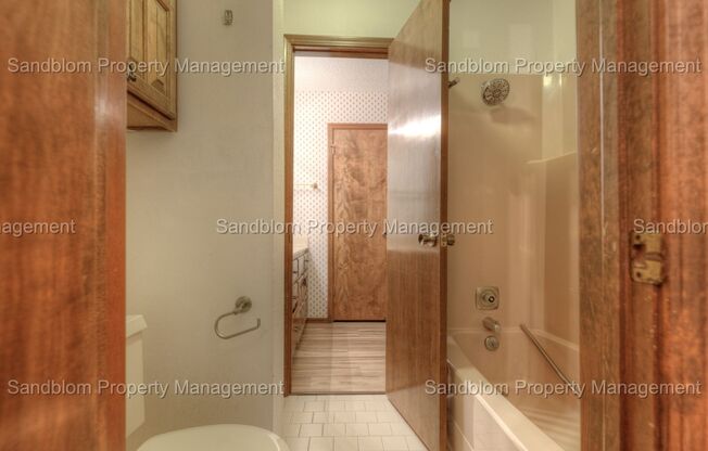 2 beds, 1.5 baths, $1,275