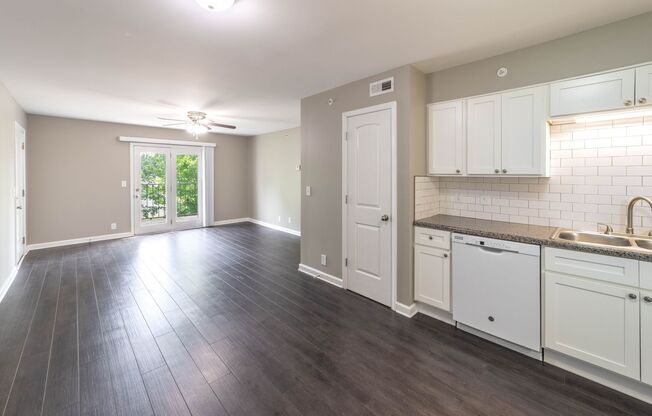 2 beds, 1 bath, 812 sqft, $915, Unit D3