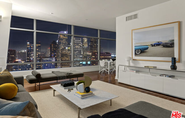 3 beds, 4 baths, 4,250 sqft, $25,000, Unit 47G