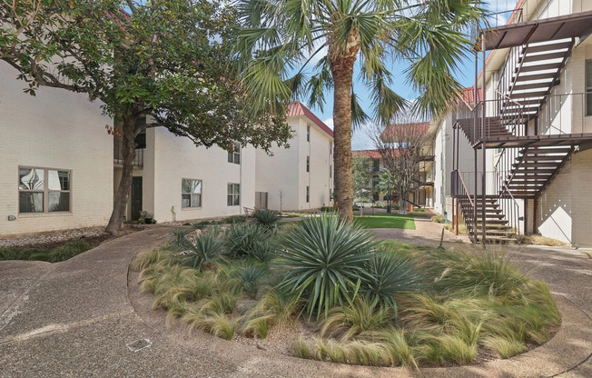 109 and 203 W 39TH ST