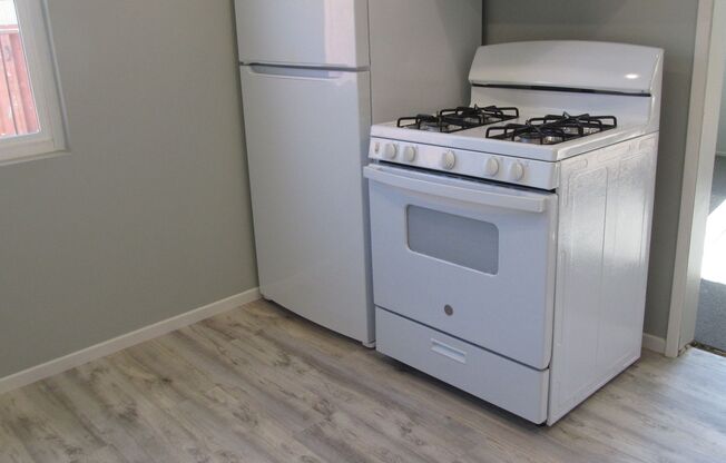 Quiet 2 bedroom back house