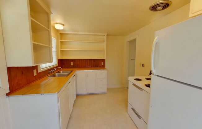 2 beds, 1 bath, $1,450, Unit B