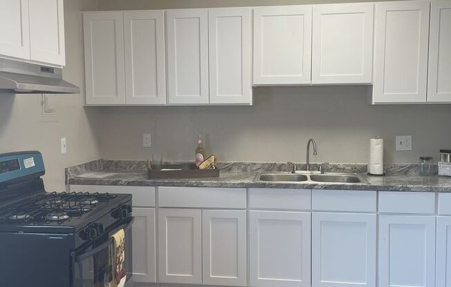 2 beds, 1 bath, 860 sqft, $1,895, Unit 10180A