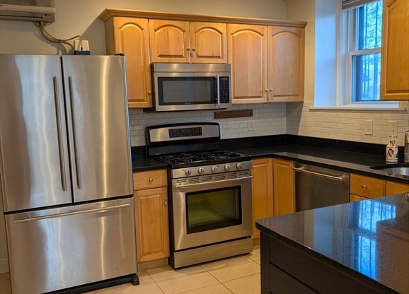 1 bed, 1 bath, 700 sqft, $2,850, Unit BA