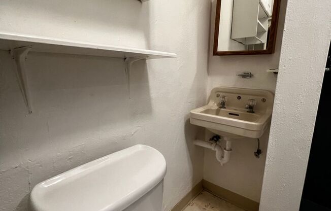 Studio, 1 bath, $650, Unit B02