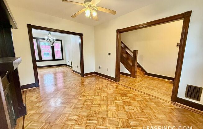 1937 1 ST NE
