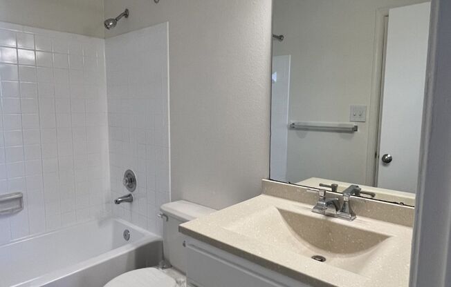 1 bed, 1 bath, 734 sqft, $1,495
