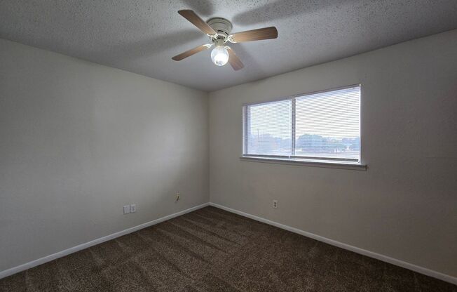 2 beds, 1 bath, $795, Unit 1305 Indian Trail - D