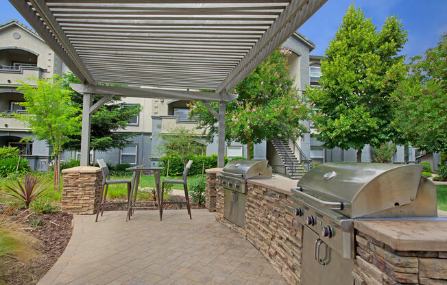 BBQ Patio and Outdoor Seating | Apartments For Rent Sacramento CA | Broadleaf Apartments