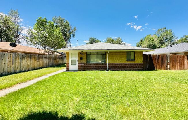 Charming 3-bed, 1-bath Duplex in Denver's Vibrant Clayton Neighborhood-HOUSING VOUCHERS WELCOME!!!