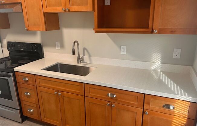 Newly updated 3 Bedroom, 2 Bath Unit