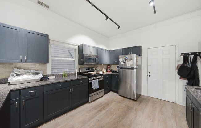 2728 N Wilton