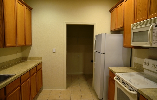 Cute 3/2 Condo in Flora Ridge of Kissimmee (Gated)