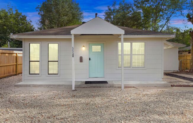 BEAUTIFUL HOME IN HOUSTON. MOVE IN READY!.