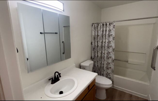 1 bed, 1 bath, 700 sqft, $1,095, Unit #8