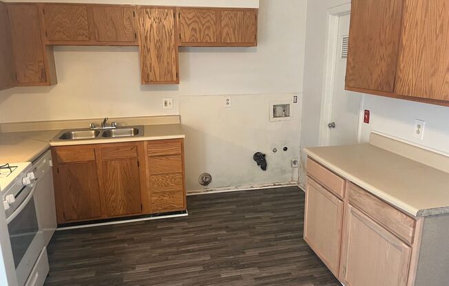 2 beds, 1.5 baths, 1,002 sqft, $1,210, Unit 617