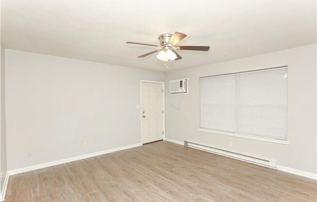 1 bed, 1 bath, 698 sqft, $1,150, Unit D4