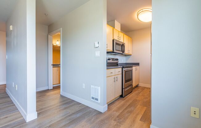 Studio, 1 bath, 660 sqft, $1,595, Unit B602