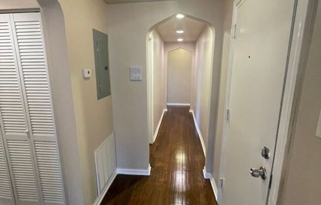 3 beds, 1 bath, $1,450, Unit 7704 #2S