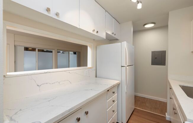 2 beds, 1 bath, 970 sqft, $2,395, Unit 009