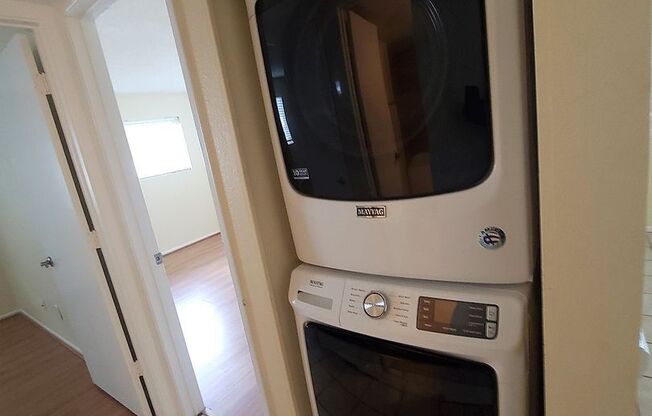 2 beds, 1 bath, $1,295